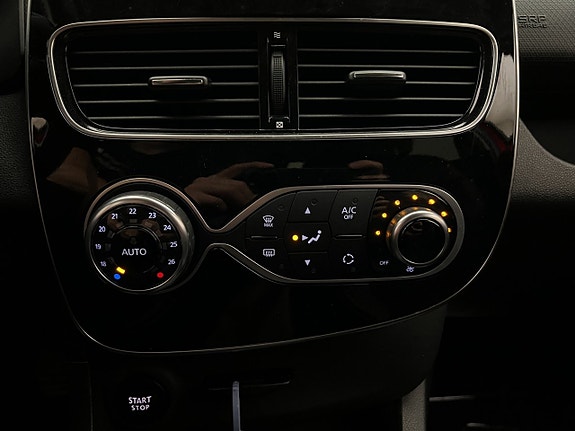 Renault Clio 18 of 28