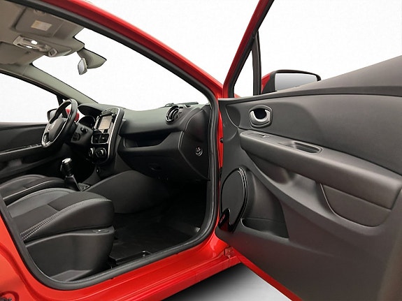 Renault Clio 19 of 28