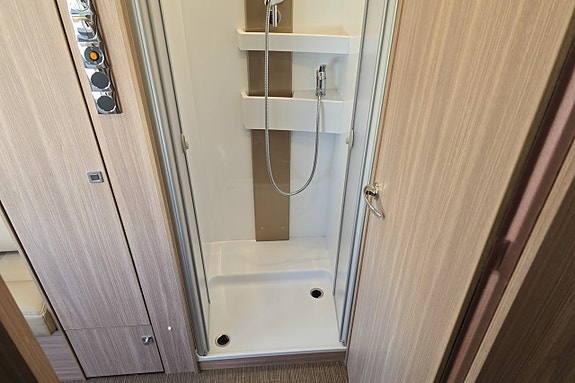 Bürstner Ixeo 744 177Hk Automat, ALDE, Solcell, Bodels Ac, Utv dusch 25 of 30