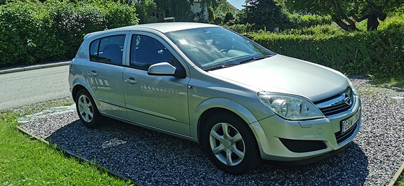 Opel Astra 2 of 5