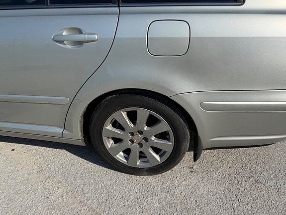 Toyota Avensis 12 of 28