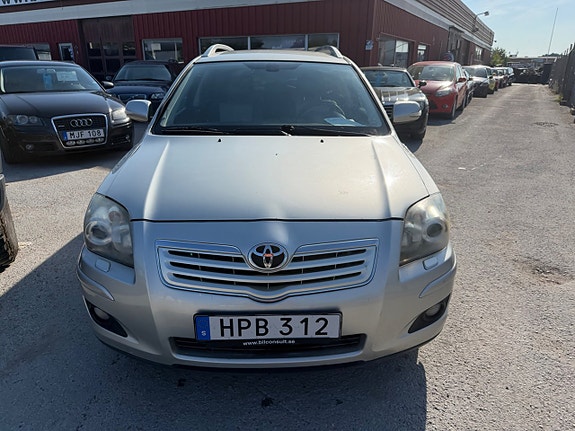 Toyota Avensis 5 of 5