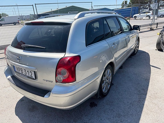Toyota Avensis 4 of 5