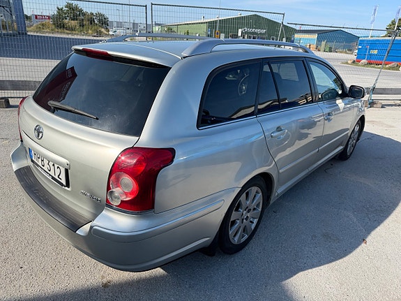 Toyota Avensis 27 of 28