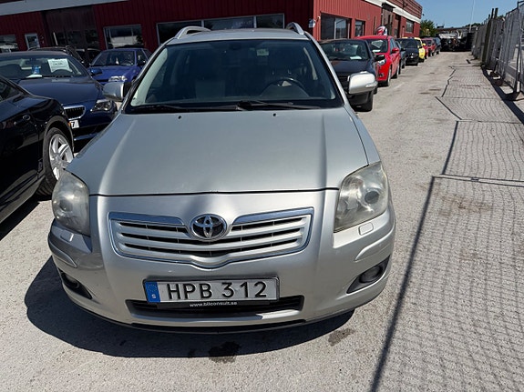 Toyota Avensis 16 of 28
