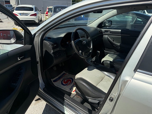 Toyota Avensis 20 of 28