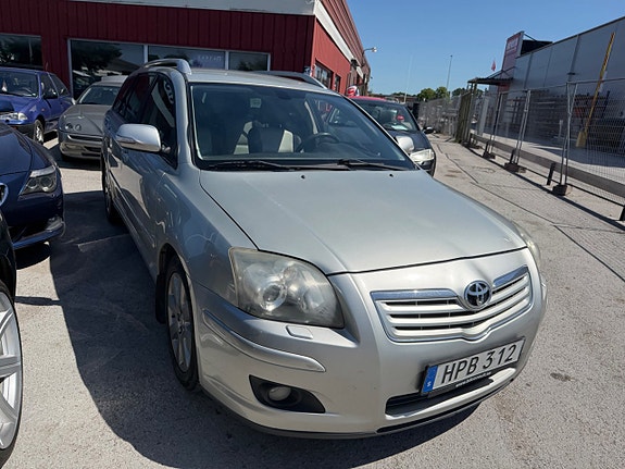 Toyota Avensis 2 of 5