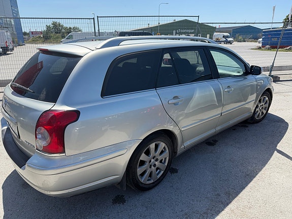 Toyota Avensis 5 of 5