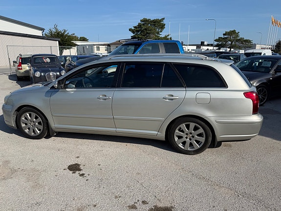 Toyota Avensis 25 of 28