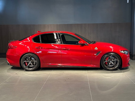 Alfa Romeo Giulia Quadrifoglio 5 of 5