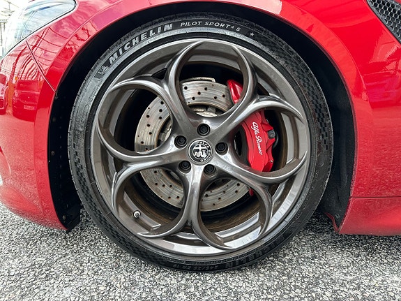 Alfa Romeo Giulia Quadrifoglio 17 of 27