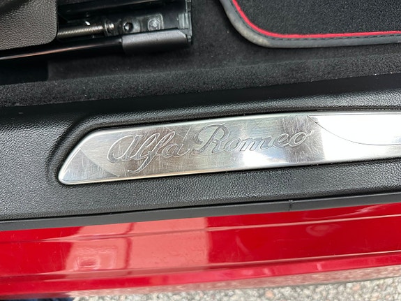 Alfa Romeo Giulia Quadrifoglio 25 of 27