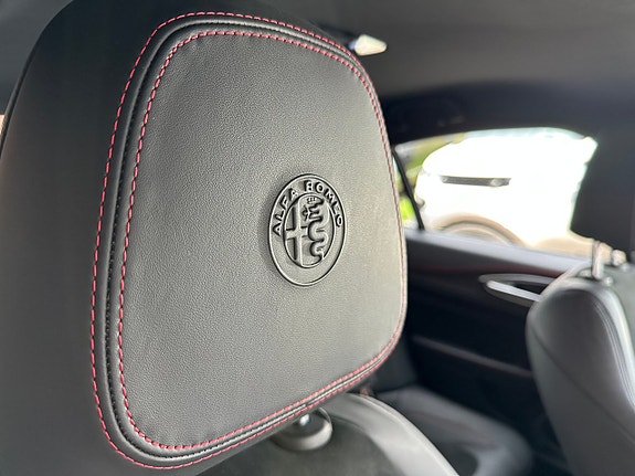 Alfa Romeo Giulia Quadrifoglio 27 of 27