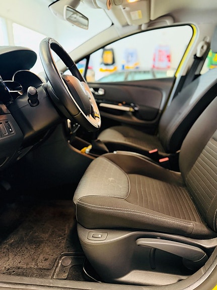Renault Clio 12 of 20