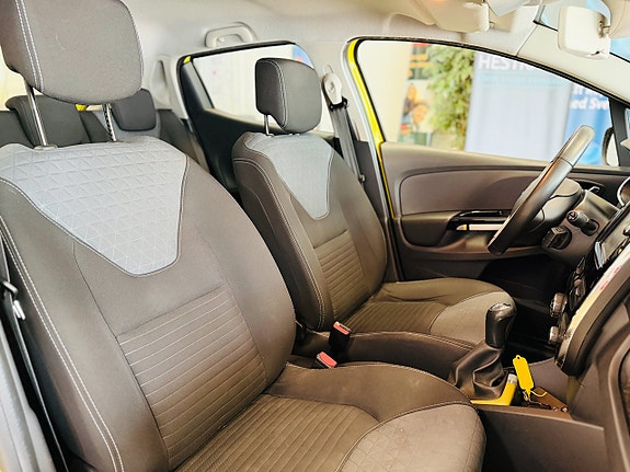 Renault Clio 20 of 20