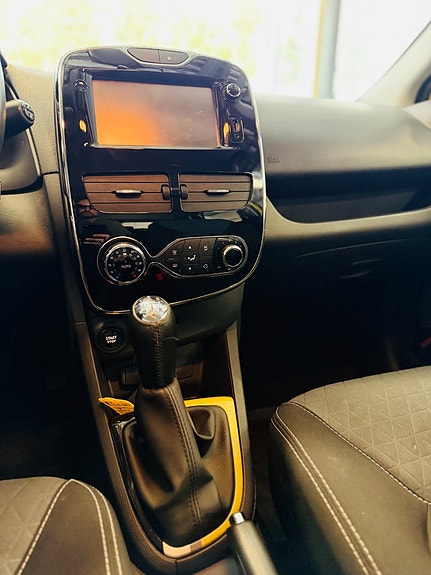 Renault Clio 17 of 20