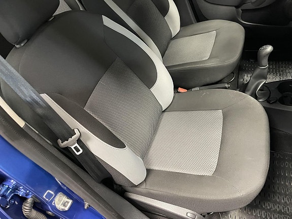 Dacia Sandero 8 of 16