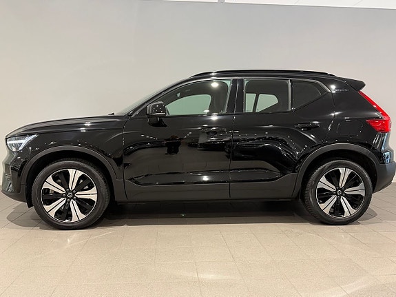 Volvo XC40 3 of 5