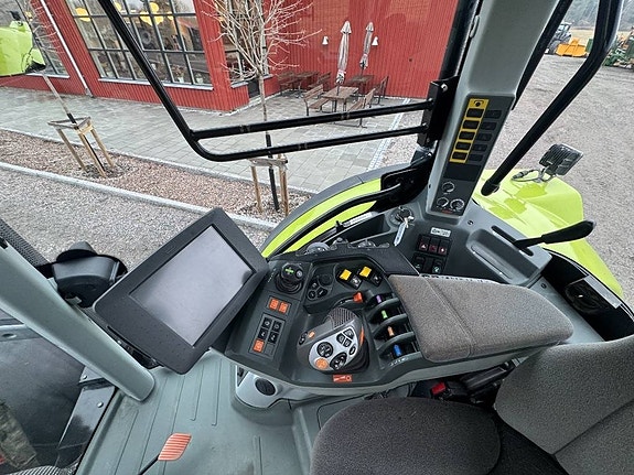 CLAAS Arion 650 Cmatic 11 of 17