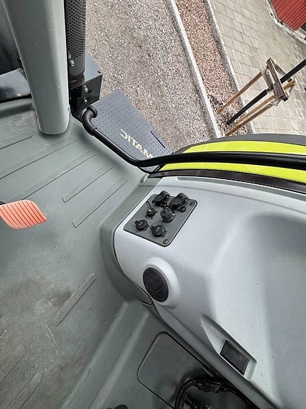 CLAAS Arion 650 Cmatic 10 of 17