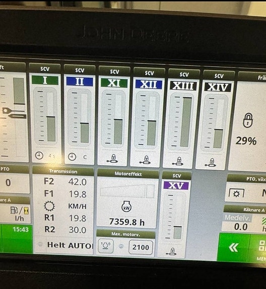 John Deere 6130 R 13 of 16