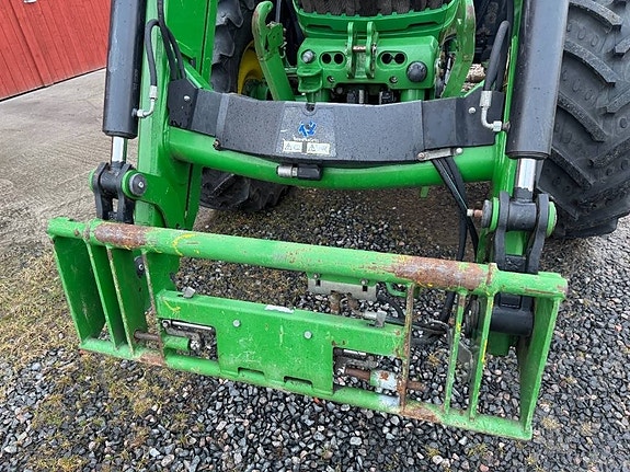 John Deere 6130 R 10 of 16