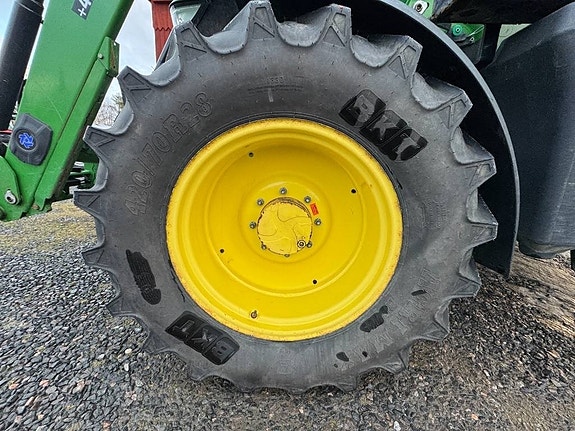 John Deere 6130 R 15 of 16