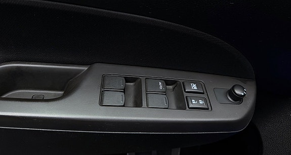 Suzuki Swift 17 of 30