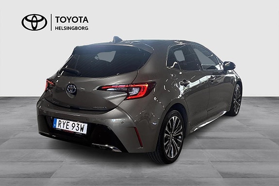 Toyota Corolla 4 of 5