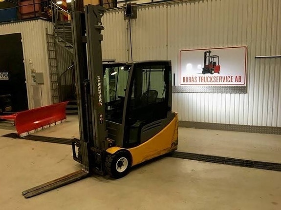 Jungheinrich EFG 220 2 of 7