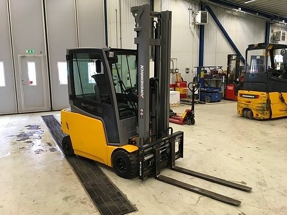 Jungheinrich EFG 320 2 of 6