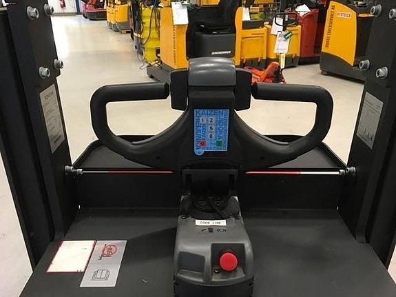 Toyota OSE 100 W 4 of 5