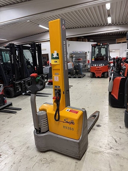 Jungheinrich truck EMC 10G 2 of 2