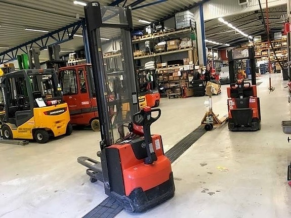 Toyota SWE 120 L 3 of 4