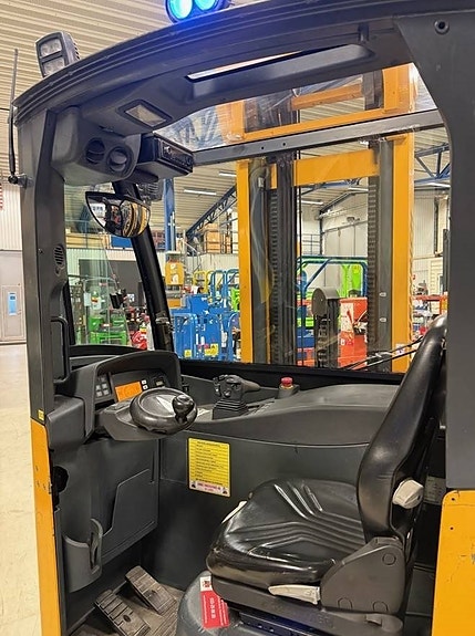 Jungheinrich truck ETV C20 2 of 2