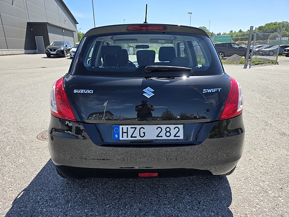 Suzuki Swift 6 of 8