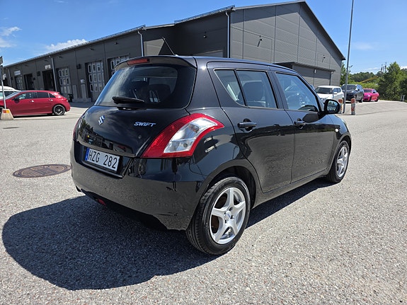 Suzuki Swift 3 of 8