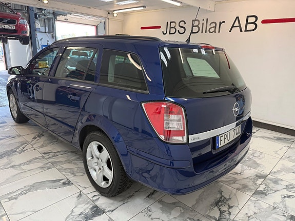 Opel Astra 4 of 5