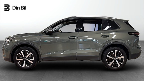 Volkswagen Tiguan 3 of 5