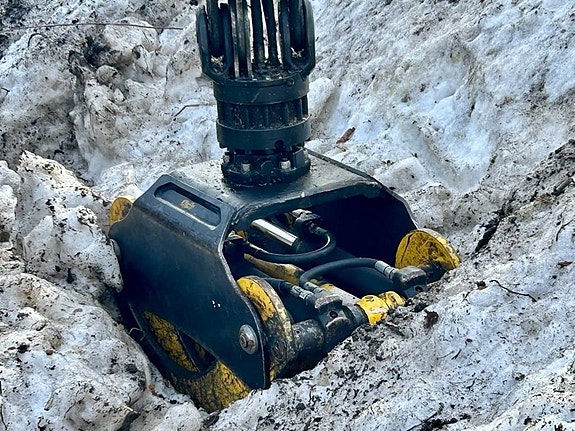 Komatsu 895 5 of 5