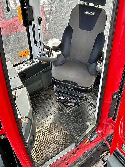 Komatsu 895 2 of 5