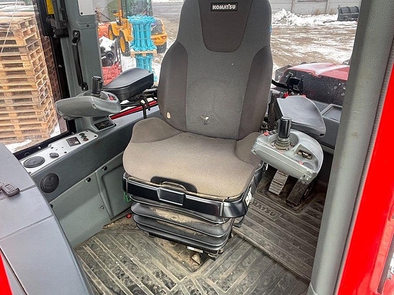 Komatsu 895 16 of 19