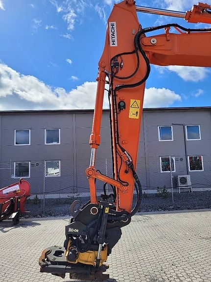 Hitachi ZX 225 US LC - 6 , UTHYRES 5 of 24