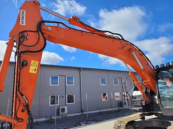 Hitachi ZX 225 US LC - 6 , UTHYRES 6 of 24