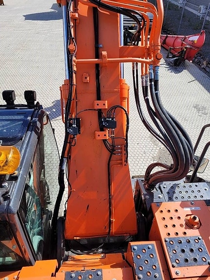 Hitachi ZX 225 US LC - 6 , UTHYRES 9 of 24