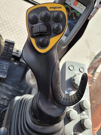 Hitachi ZX 225 US LC - 6 , UTHYRES 15 of 24