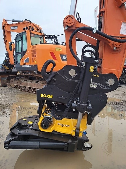 Hitachi ZX 225 US LC-7 MED BLAD , UTHYRES 11 of 24