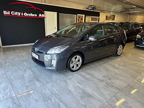 Toyota Prius 3 of 5
