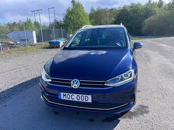 Volkswagen Golf Sportsvan 2 of 5