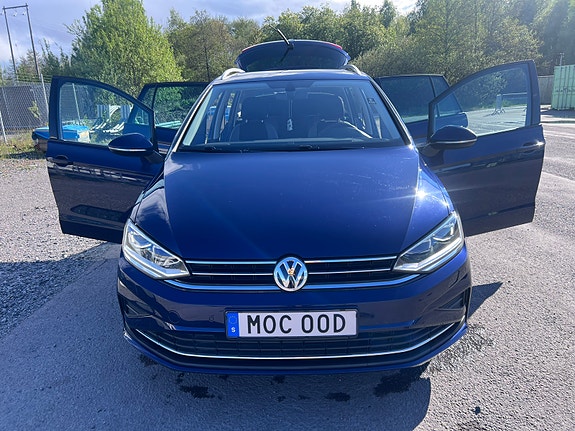 Volkswagen Golf Sportsvan 3 of 5